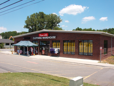 Lee Clothing Warehouse Logo