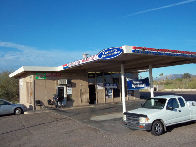 Turner's Automotive Logo