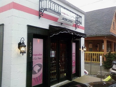 Cupcake A La Mode Logo