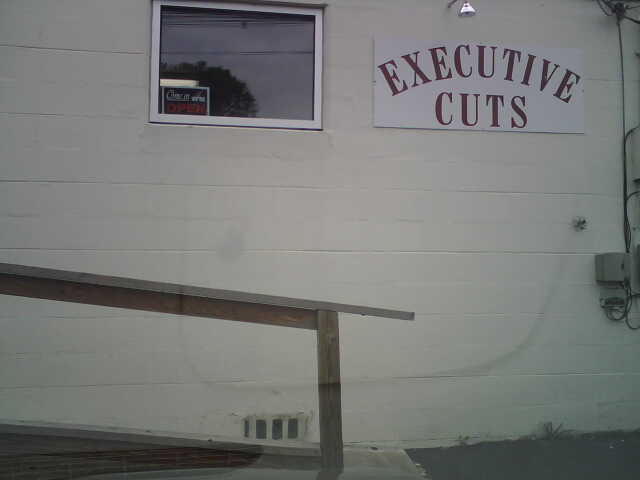 Executive Cuts Logo