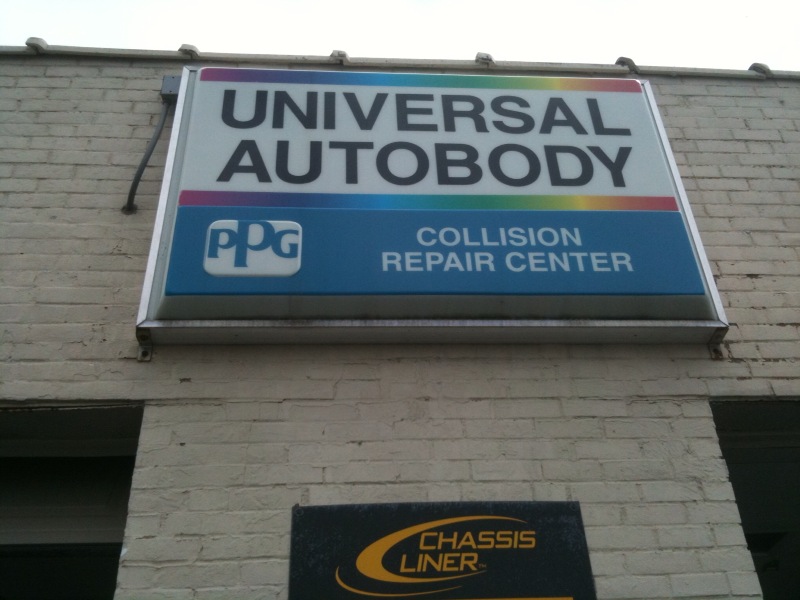 Universal Auto Body Logo