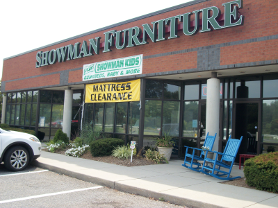 Showman Furniture Logo
