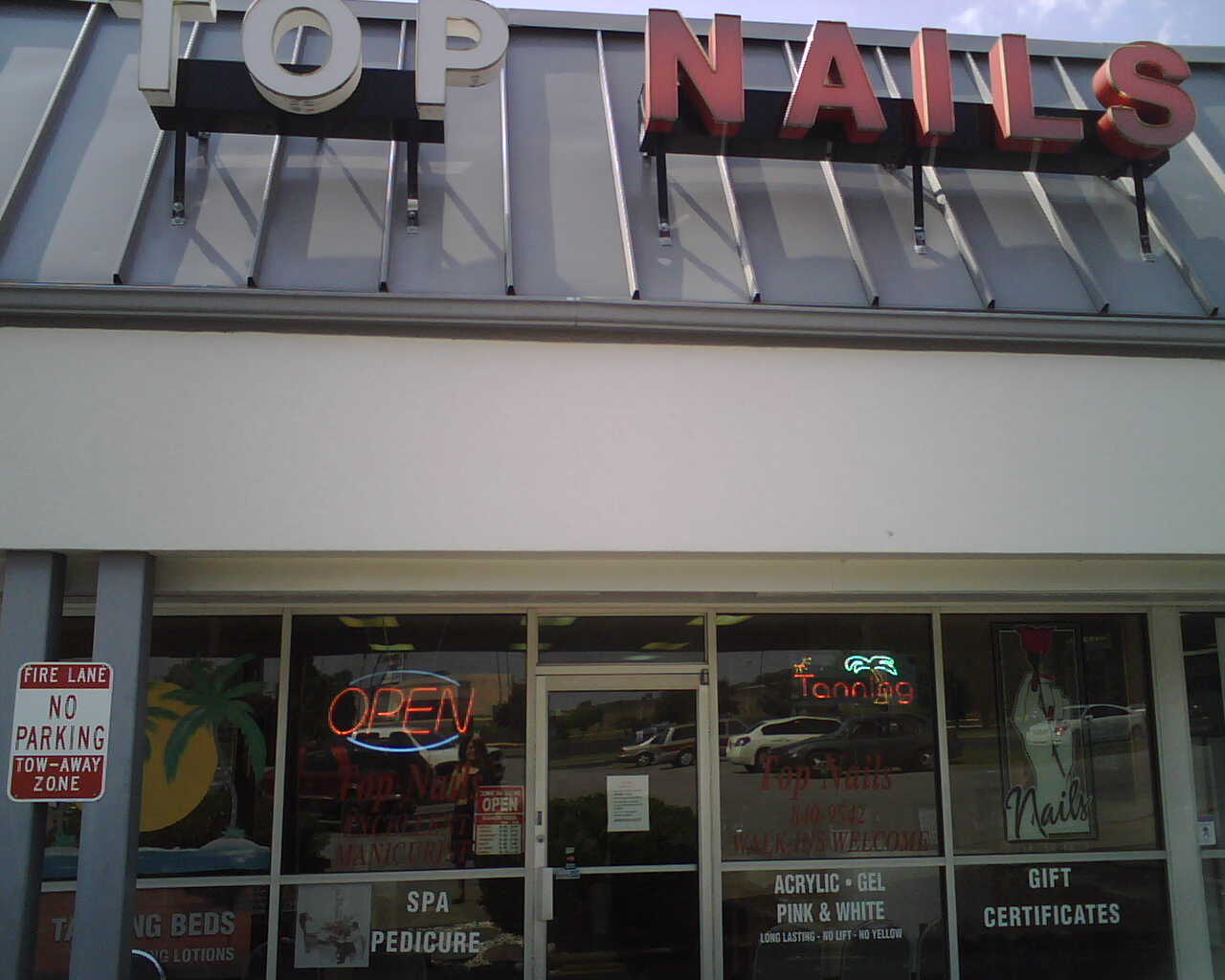 Top Nails Logo