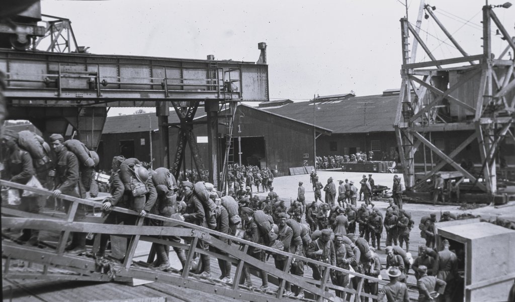 NEVER BEFORE PUBLISHED PHOTOS: THE LIGHTNING DIVISION IN THE GREAT WAR