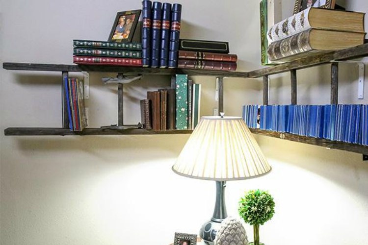 How To Turn A Ladder Into A Rustic Bookshelf