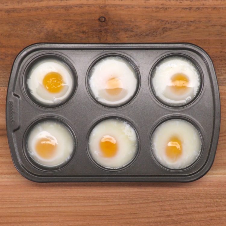 How to Make Poached Eggs in a Muffin Tin