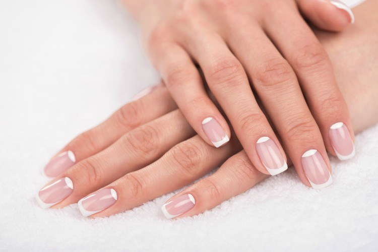 10-Minute French Manicure Technique That Could Help Keep You Out of the ...