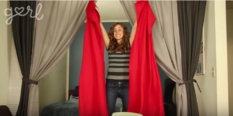 She Replaces Her Old Curtains With New Ones By Using A Bed Sheet