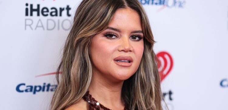 Singer Bares Her Lady Parts Due To A Wardrobe Malfunction In Viral Video