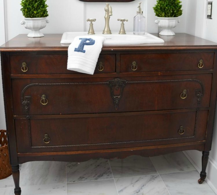 32 Creative Ideas To Decorate A Small Bathroom Gif