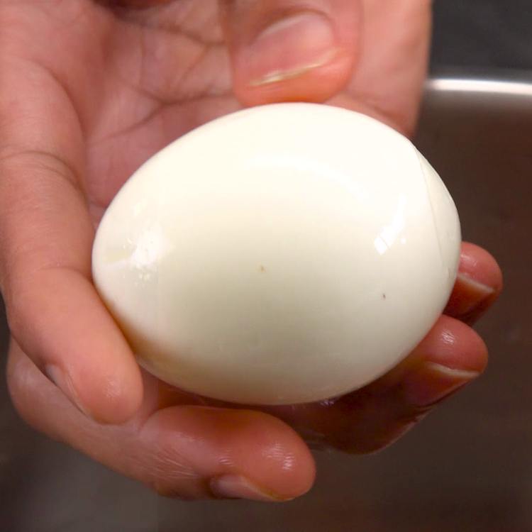 The Easiest Way to Peel Eggs