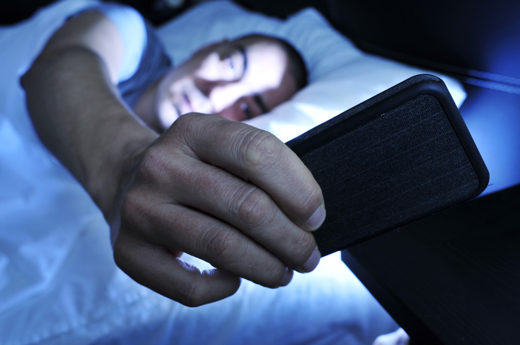 Why You Should Stop Checking Your Smartphone Before Bed
