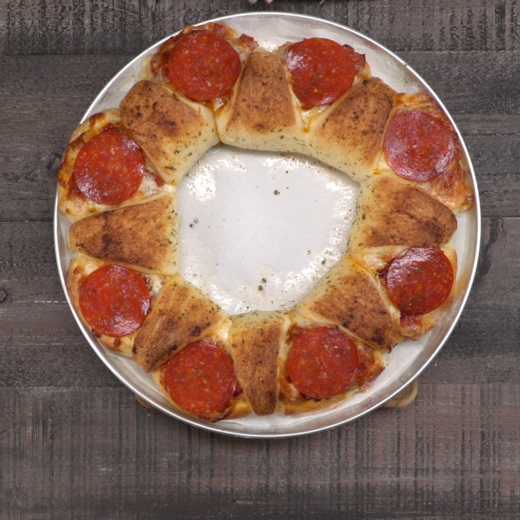Pepperoni Pizza Crown