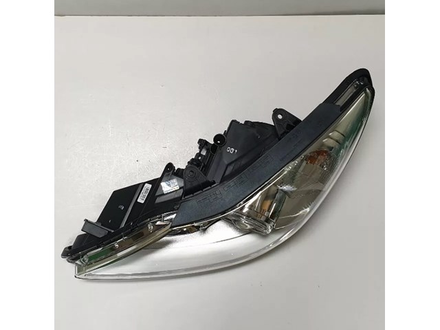 2010 Hyundai Genesis Headlight