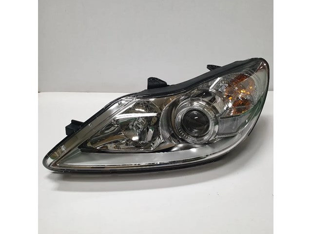 2010 Hyundai Genesis Headlight