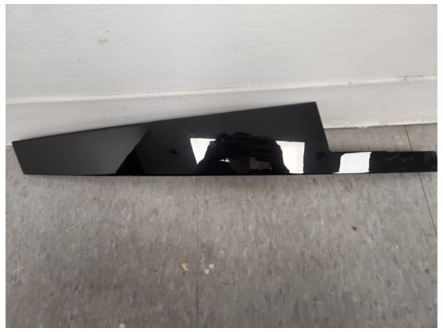 2004 Jaguar XJ8 Front Door Moulding