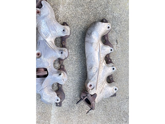 2003 Chevy Tahoe Exhaust Manifold