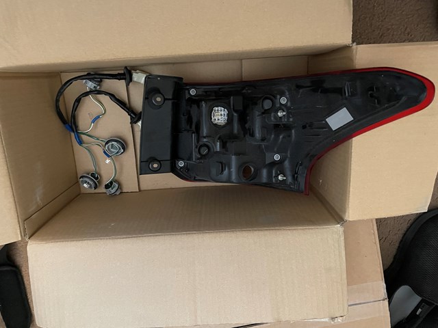 2020 Mitsubishi Outlander Tail Light