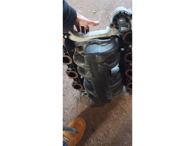 1998 Lincoln Town Car Intake Manifold