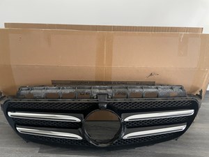 2019 Mercedes 300E Grille