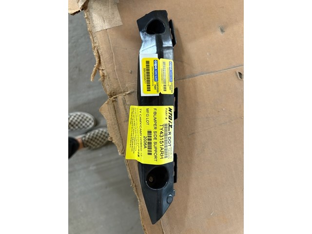 2015-2017 Toyota Camry Front Right Bumper support