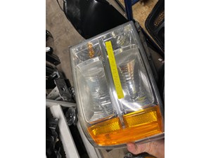 07 GMC Sierra 2500 Headlight