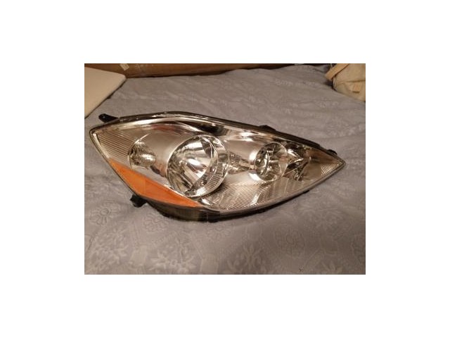 2006-2010 Toyota Sienna Halogen Headlamps 