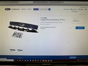 2007-2010 Ford Edge LIFTGATE REVEAL MOLDING. Shield