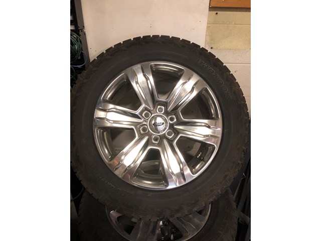 2019 Ford F-150 Platinum Rims and Tires 