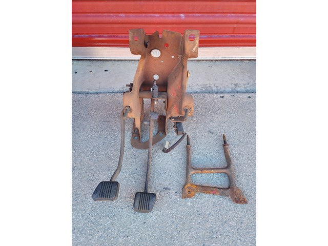 1983 - 1993 Ford Mustang Clutch Pedal Assembly 