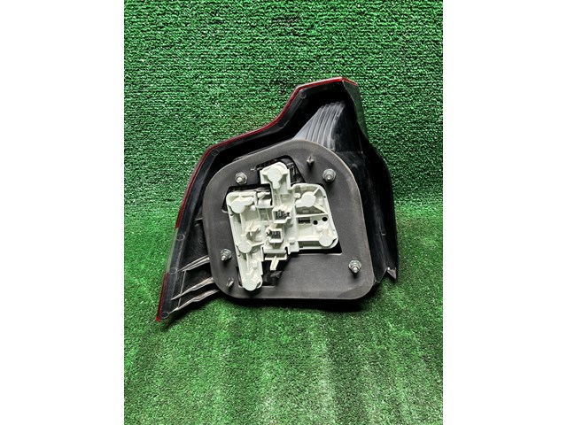 2004-2006 Volvo S40 RH Tail Light