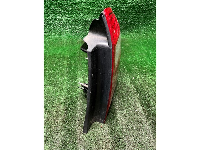 2006 Ford Five Hundred RH Tail Light
