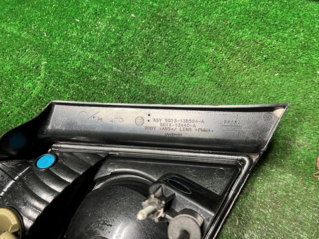 2006 Ford Five Hundred RH Tail Light