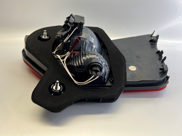 2010 - 2013 BMW 535I 550I Gt RIGHT TAIL LIGHT LAMP LID MOUNTED PASSENGER