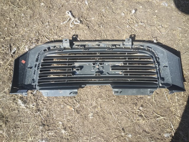 2004 GMC Envoy Front Grille