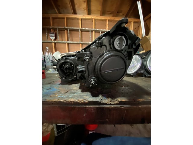 2004 Mercedes E320 Headlight