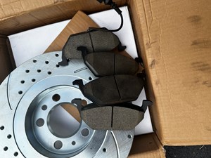 2006 Volkswagen Jetta Front Rotors & Brake pads
