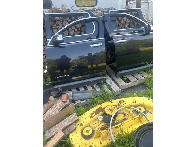 2015 GMC Terrain Front Door passenger side