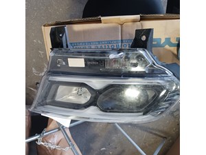 2016 Chrysler Town and Country Headlight