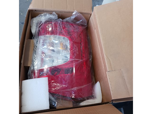 2016 Chrysler Town and Country Headlight