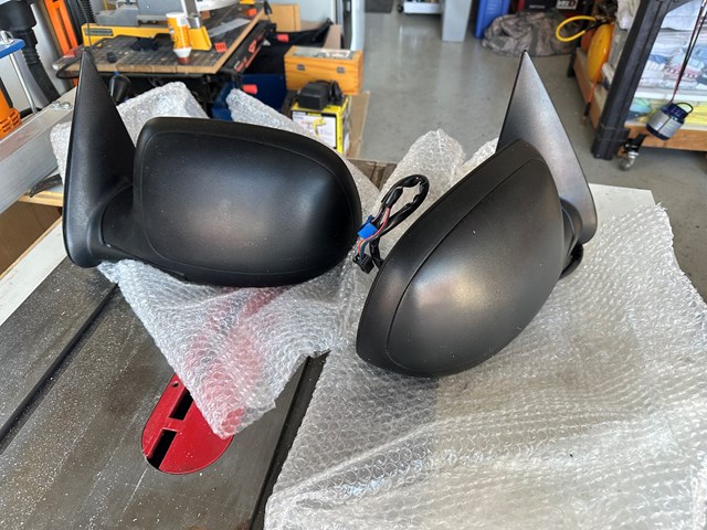 2004 Chevy Silverado 2500 Rear View Mirrors.