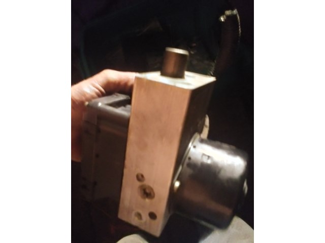 1999 Lincoln Town Car ABS Pump