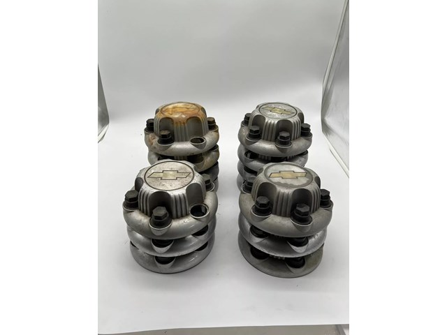 Chevrolet Center Hub Cap 1999-06 Silverado 1500 Tahoe Astro 15067578 OEM Chevy