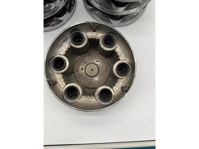 Chevy 1500 Silverado Express Suburban OEM Wheel Center Cap CHROME 6 Lug 9595689