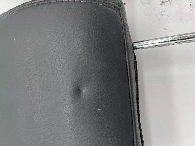 OEM 2001 Isuzu Rodeo 3.2L Rear Seat Headrests Head Rests Gray Set Pair