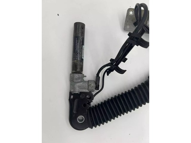 00-06 BMW 330Ci E46 Coupe/Conv Seat Belt Buckle Receiver Right Passenger Side