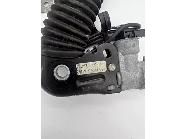 00-06 BMW 330Ci E46 Coupe/Conv Seat Belt Buckle Receiver Right Passenger Side