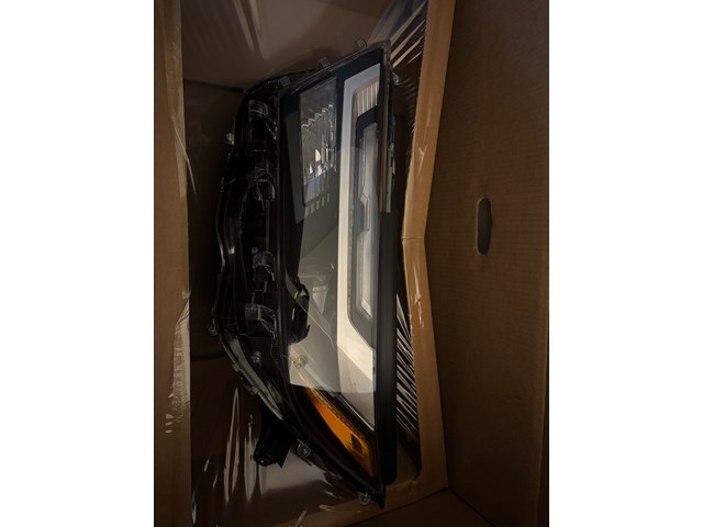 2023 Toyota RAV4 Driver side Headlight