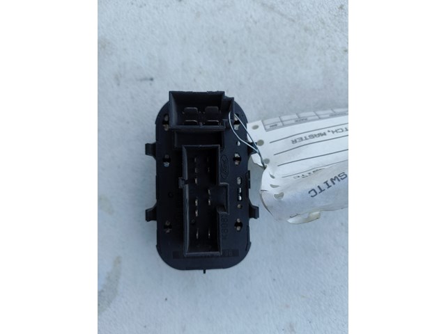 2004 Ford Focus Door Switch