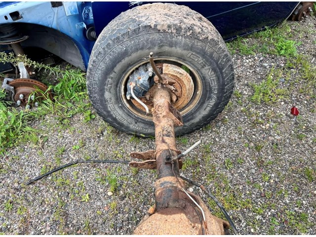 2000-2005 Ford Excursion 10.5” 3.73 Rear Axle Assembly (FREIGHT)